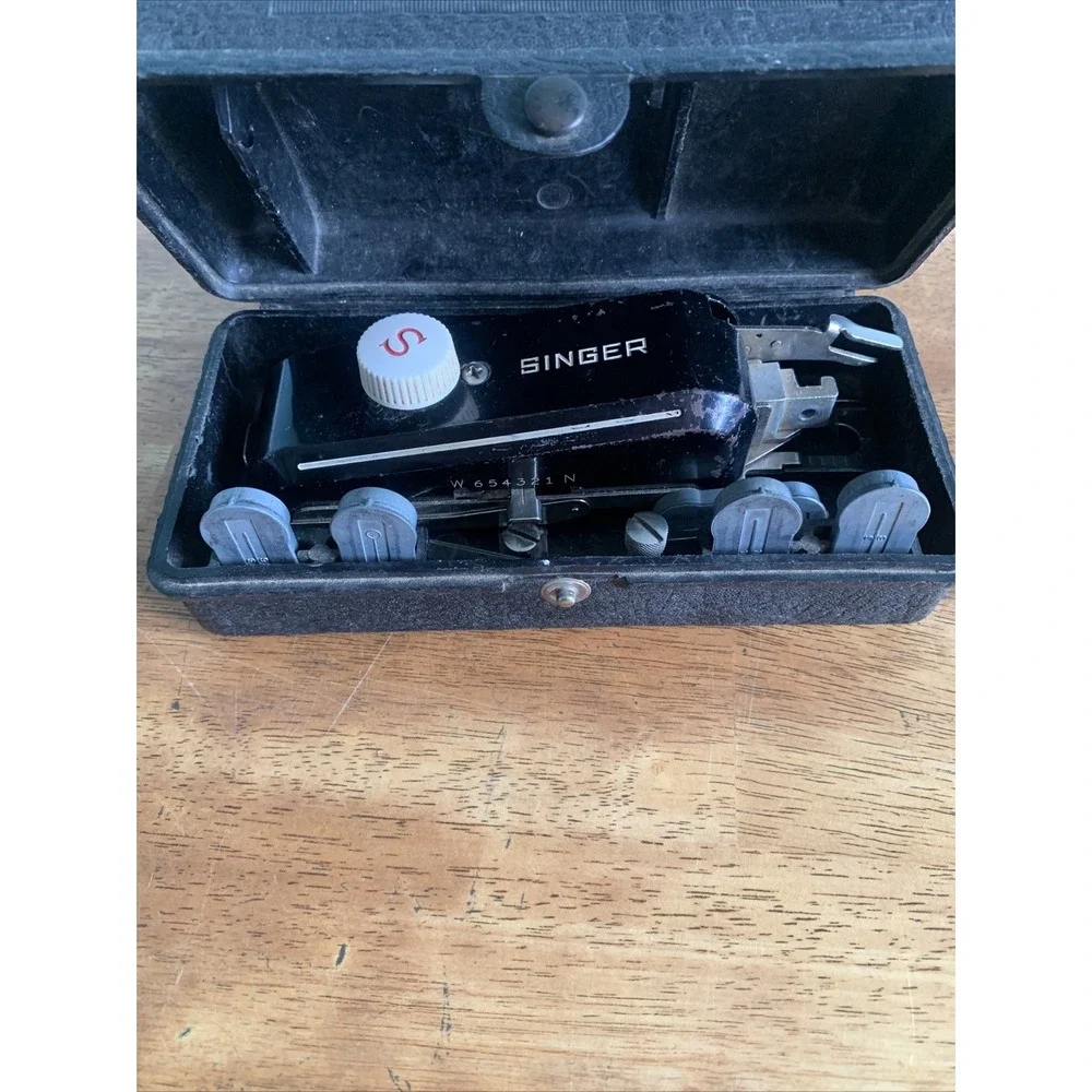 VTG Singer Sewing Buttonholer 160506 Hard Black Case 1951 5 Templates US Complet
